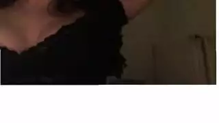 مراهقه بترقص وتلعب في جسمها وهي ملط