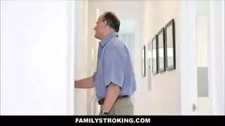 زوجة الأب تتلقى ضربات من قضيب ابن الزوج العملاق