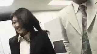 فتيات ممتلئات يتعرضن للضرب على الكاميرا