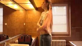 يمسكها من الجدايل وينيك