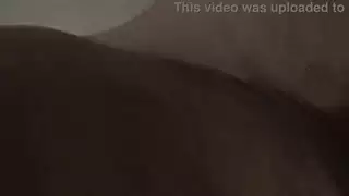 أمراء تجبر رجل على ان يقبل اقدامها