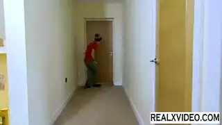 مترجم الابن مع مرات أبوه