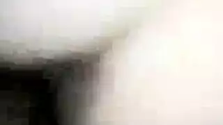 فتاتي تأخذ قضيب أسود ضخم عميقاً بداخلها