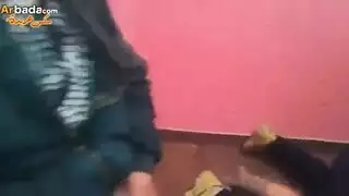 اربع شباب مسكين واحده هريره نيك في العربيه صرخ