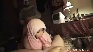 عربية تبتلع سائل ألماني في فيلم إباحي صريح