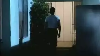 فتاة سمراء نحيفة تتعرض للإيلاج بالأصابع بشدة