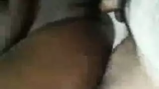 عاهرة مرتدية الجوارب تأخذ شرجًا قاسيًا وقذفًا داخليًا من رجل مسيطر