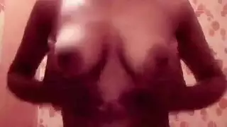 شيما ، خشب الأبنوس ، غارق في اللعبة ويحصل على وجهها