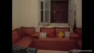 عاهرة يحصل كسها على تدمير من عنتيل محلي