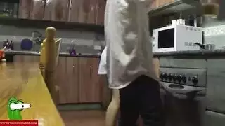 سكس نيك في المطبخ مع الشرموطة