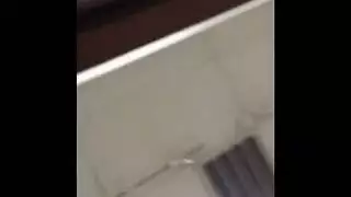 فتاة شقراء تتعرض لجنس فموي بقضيب أسود كبير مع إنهاء زيتي