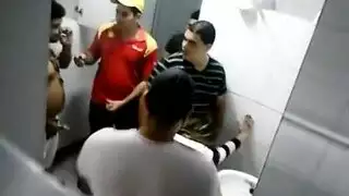 فم طماع: التهام قضيب وثدي