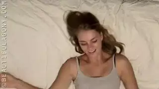 اختراق مكثف يجلب الشقراء إلى قذف قوي