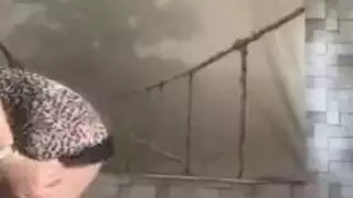 فتاة وقحة تلذذ لقضيبه بفمها ثم تفتح ساقيها لجنس شرجي صارم