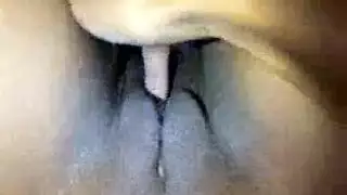 مثلية ثنائية الجنس: فتاتان تعبدان قضيباً واحداً