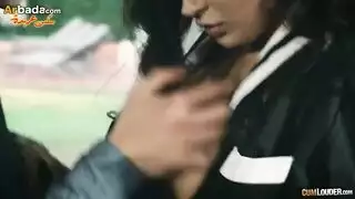 خادمة ميلف ماكرة تسرق المنزل ثم تمنحك جنس صريح