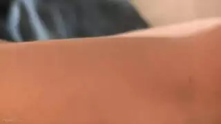 من القبلات الحسية إلى الاختراق العميق: جماع رومانسي مكثف