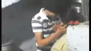 سر الجارة: نيك عنيف تحت السلالم