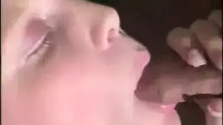 جنس فموي محموم: تمص قضيبي الصلب حتى أقصى حد