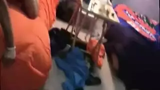 البنتين بينيكو بعض في المدرسة