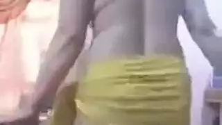 رقص مثير عاري مباشر في وكر دعارة