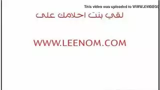 رقصة مثيرة لامرأة مصرية ناضجة تتحول إلى جماع جماعي
