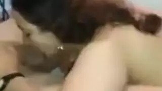 سكس مصري صريح: رجل يهيمن على عاهرة في مشهد صريح