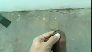 استمناء علني في الطريق العام ونافورة منوي كثيفة لفتاة تشاهد