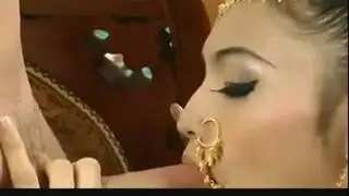 امراة تعمل مساج للزبون وتنيكه