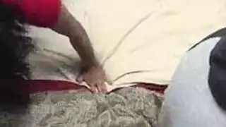 قضيب أبيض ضخم يلتقي بقضيب أسمك لجلسة مص