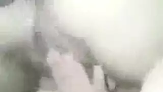 تتبول من شدة الرعشة