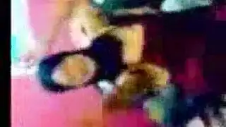 تعري نانا التهييجي بقميص حبيبها ينتهي بتقبيل عميق وحميمي