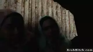 سكس عربي: طالبات محجبات ينكتهن مدرسهن المثار