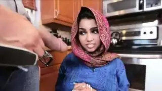 موعد سري: ثلاثية شهوانية مع سيدات ناضجات مفتونات