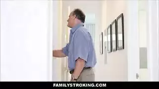 الابن الزوجي الرياضي يسيطر ويمارس الجنس مع زوجة أبيه