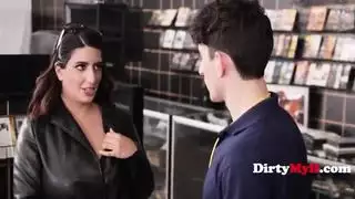 سكس ام و صديقي