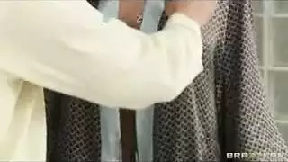 جلسة تدليك مثلية بين أم وابنتها تتحول إلى فعل صريح